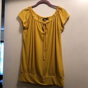 Large yellow dress shirt American city wear , can be worn off shoulder
